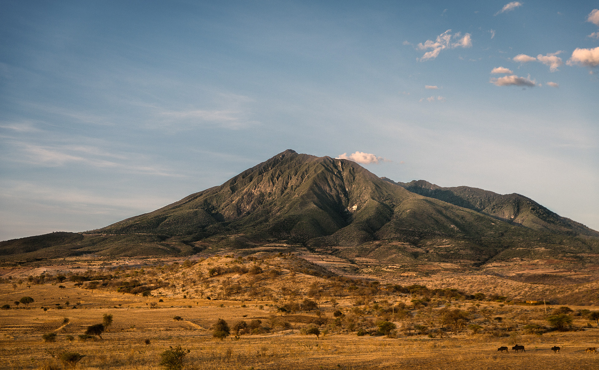 Mont Hanang, troisième plus haut sommet de Tanzanie, accéssible par la voie principale depuis la ville de Katesh